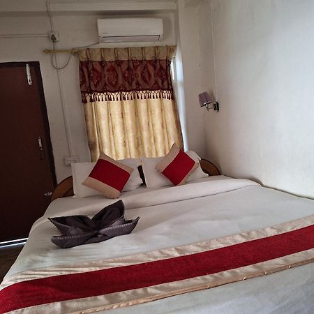 Hotel Shiva'S Dream Sauraha Eksteriør bilde