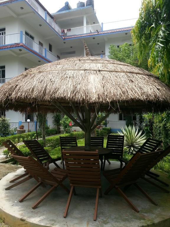 Hotel Shiva'S Dream Sauraha Eksteriør bilde
